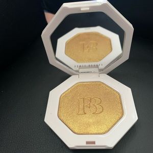 Fenty Beauty- Killawatt Freestyle Highlighter in Trophy Wife